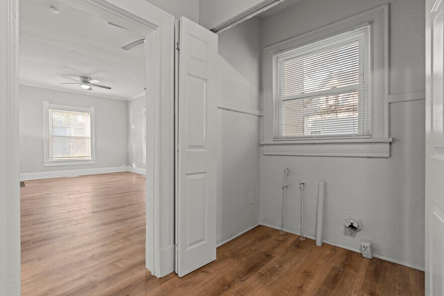 Building Photo - 316 W Park St
