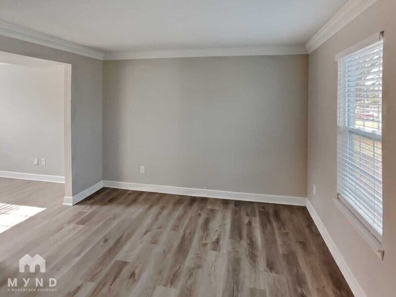 Building Photo - 11200 Leadenhall Ln