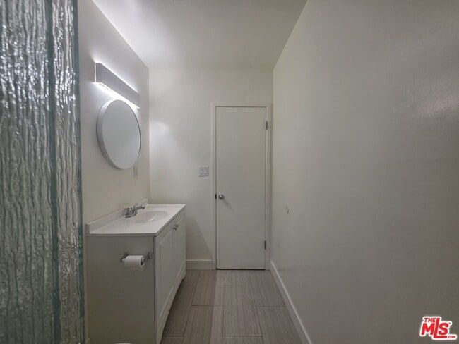 Building Photo - 1224 N Fairfax Ave