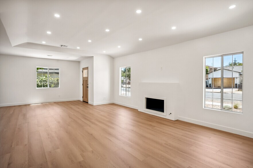 Living Room - 4702 Kraft Ave
