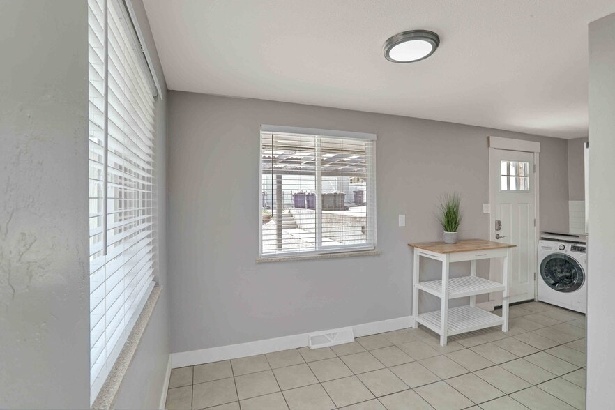 Dining Nook - 1542 W Nevada Pl