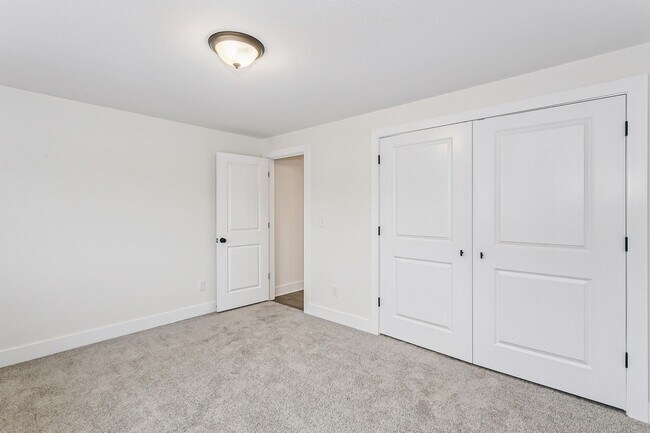 Building Photo - 5115/17 S Chase Ave