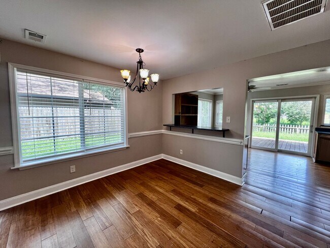 Building Photo - 684 Orangewood Dr