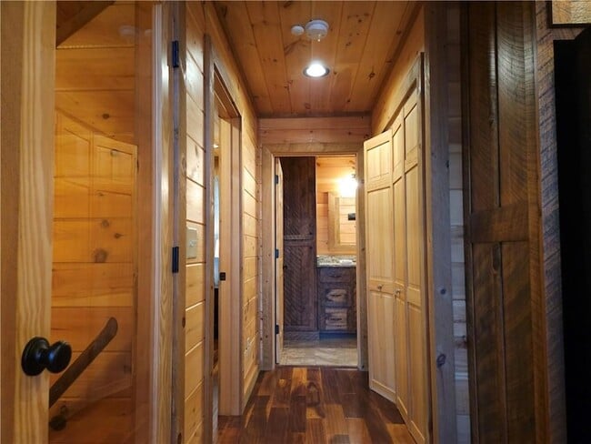 Building Photo - 101 Hothouse Dr