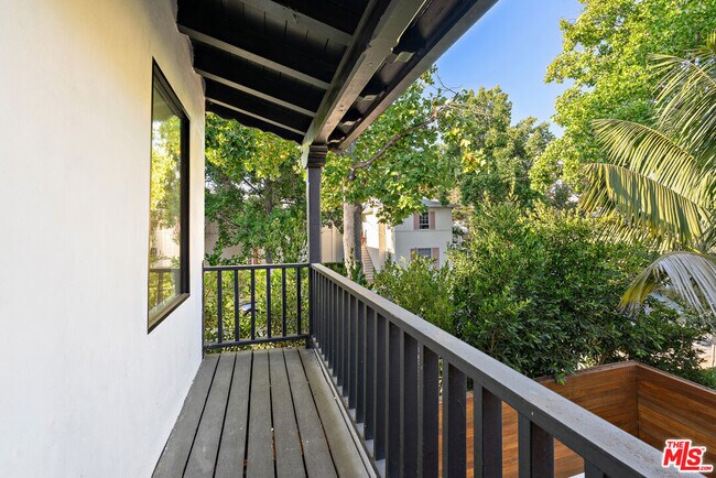 Building Photo - 201 S Bedford Dr