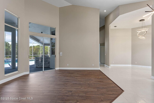Building Photo - 706 Palmer Way