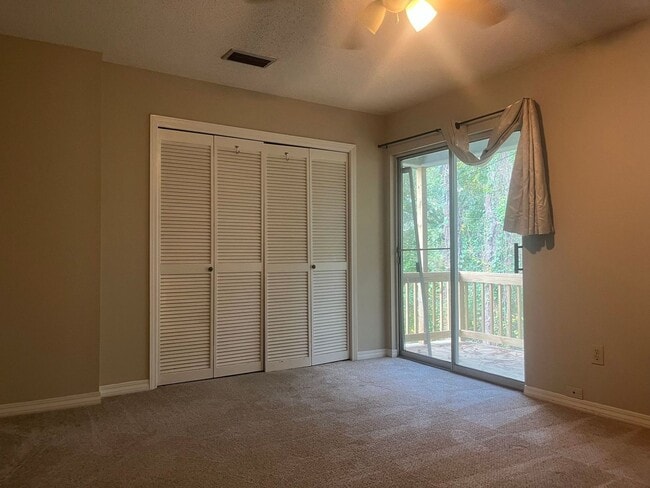 Building Photo - MAN-600C