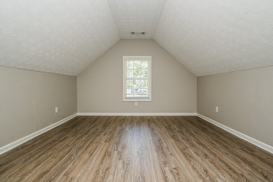 Building Photo - 195 Pecan Ridge Dr