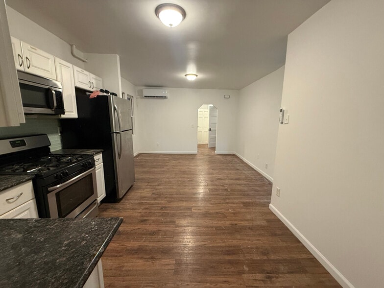 Building Photo - 47-14 Ditmars Blvd