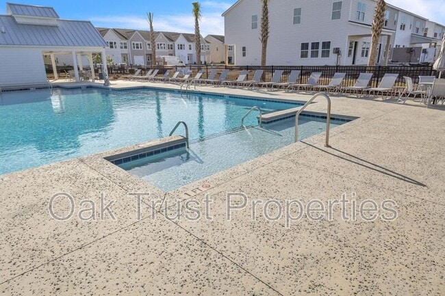 Building Photo - 726 Ridgley Dr