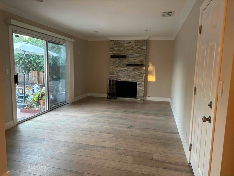 Building Photo - 3225 Lake Arrowhead Ave