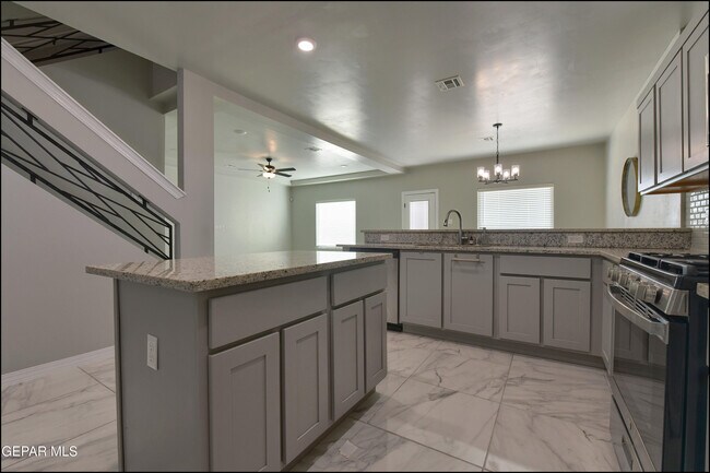 Building Photo - 600 Logwood Ave