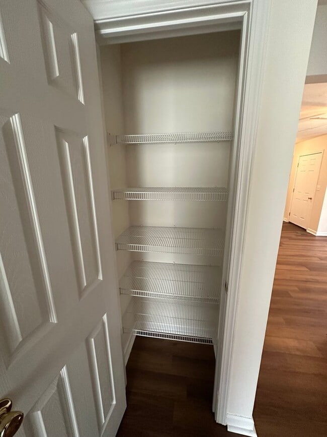 Building Photo - 1651 W Kole Dr