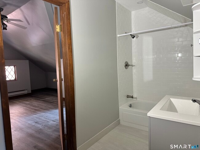 Building Photo - 1537 Chapel St