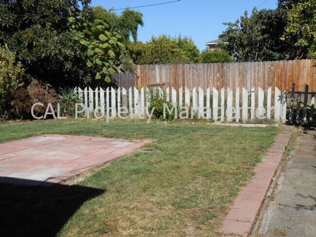 Building Photo - HAM-1214 -1216 CLAREMONT ST.