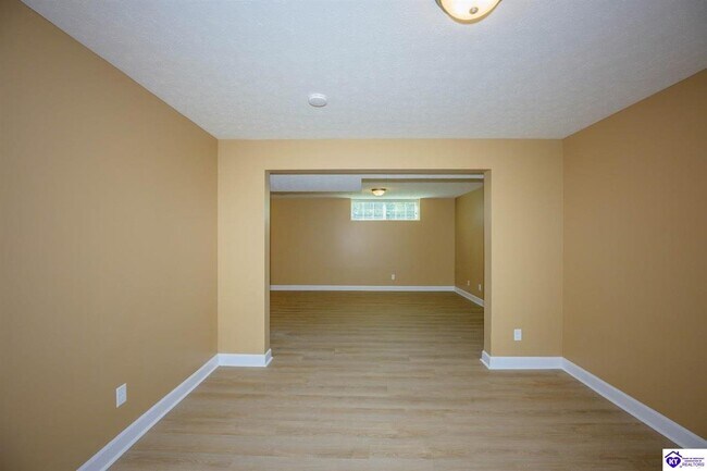 Building Photo - 114 W Mandarin Ct