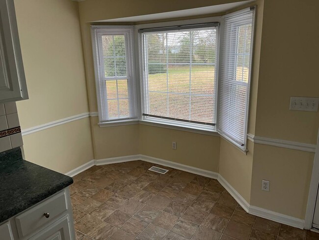 Building Photo - 684 Williams-White Rd