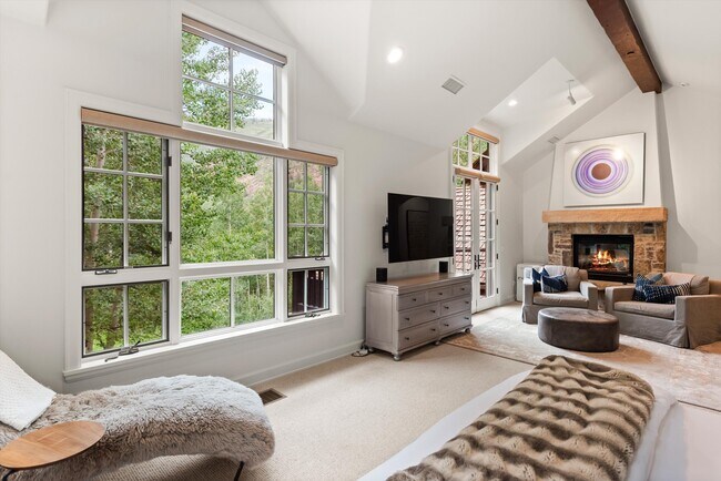 Building Photo - 289 Exhibition Ln