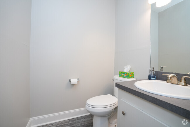 2BR, 1.5BR - 900SF - Second Bathroom - Windsor Village