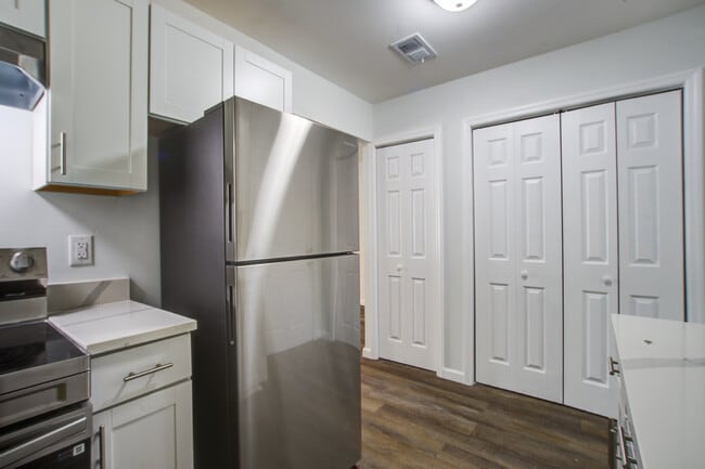 Building Photo - 2325 Elegans Dr