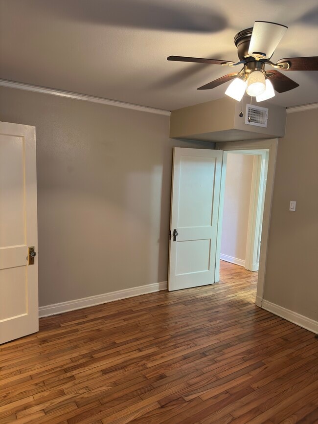 Building Photo - 906 N 6th St