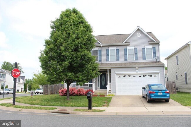 Building Photo - 28 Grassland St