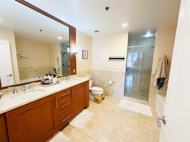 Building Photo - 1125 Maxwell Ln