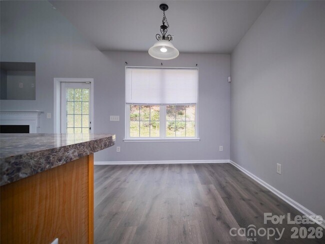 Building Photo - 1030 Boxelder Ln