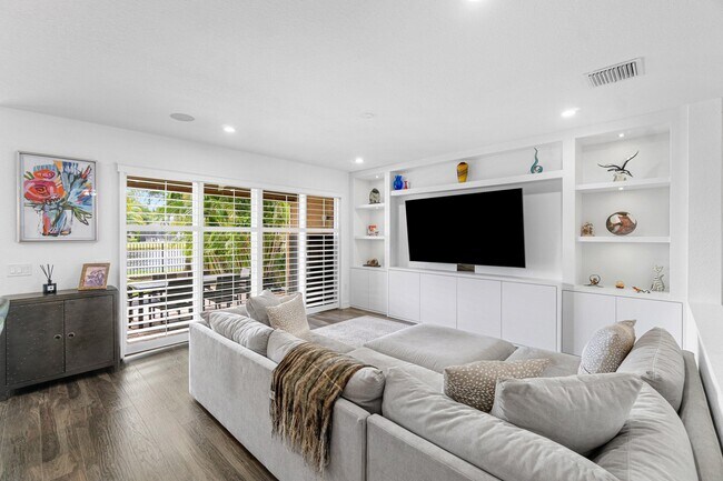 Building Photo - 8300 Calabria Lakes Drive