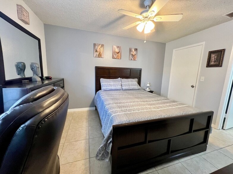 Building Photo - 976 Leeward Pl