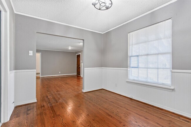 Building Photo - 9306 Forest Hills Blvd