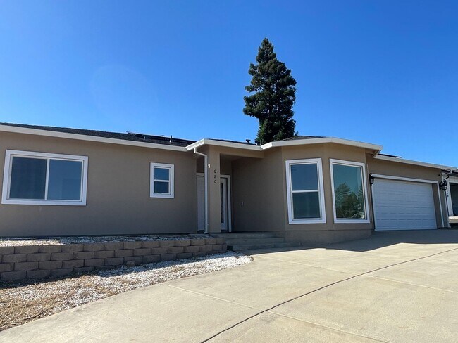 Building Photo - Paradise 2 bed 2 bath with 2 bonus rooms! Newer construction 1700+sqft