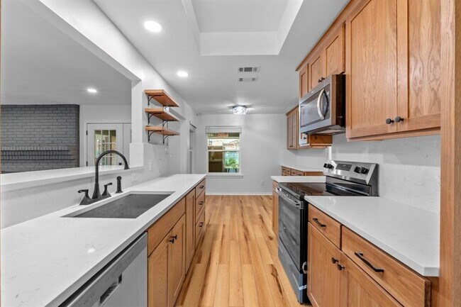 Building Photo - 801 Lime Rock Dr