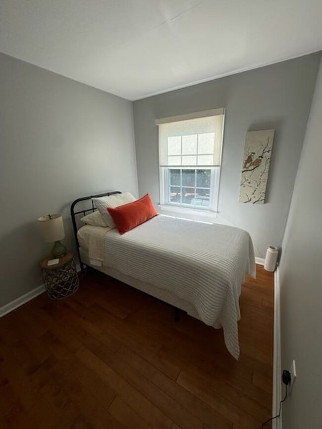 Building Photo - 204 Huntington Ln