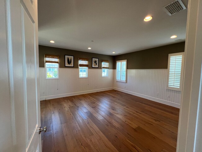 Building Photo - Former model home with tons of upgrades in...