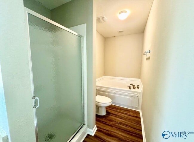 Building Photo - 142 Vancouver Rd