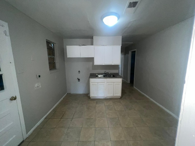 Building Photo - 1591 Boxwood St