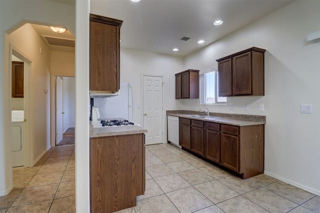 Building Photo - 7750 Spouse Dr