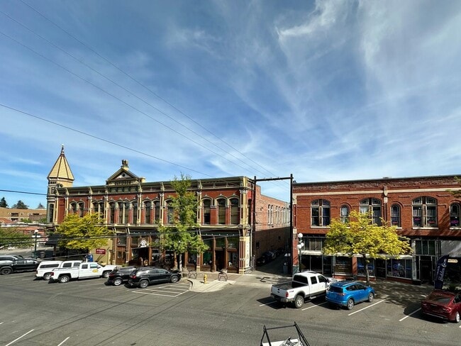 Building Photo - Modern Living with a Touch of Historic Charm