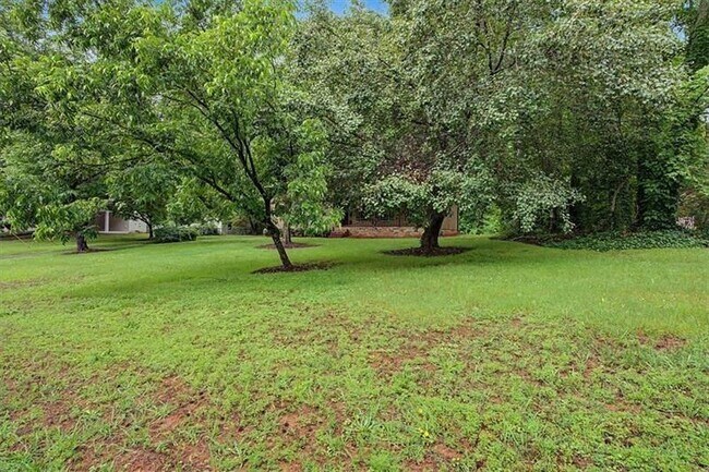 Building Photo - 2985 Fredrick Dr
