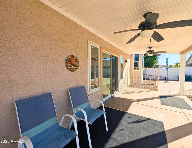 Building Photo - 242 S Sycamore Pl