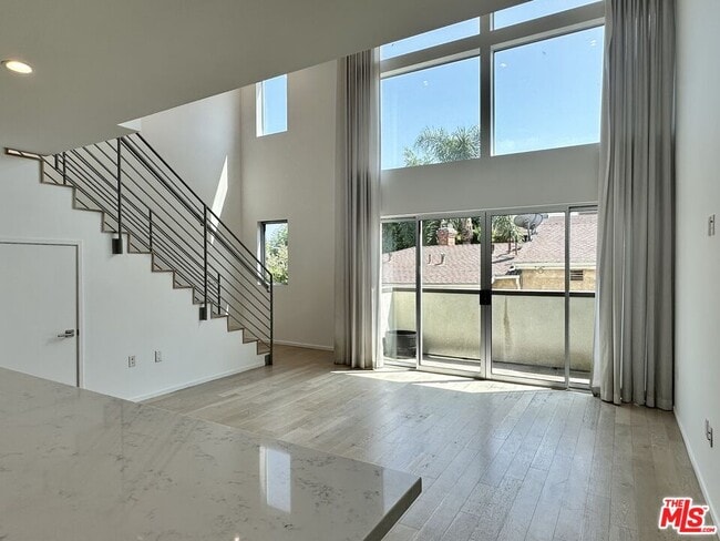 Building Photo - 5403 W Wilshire Vista Ln