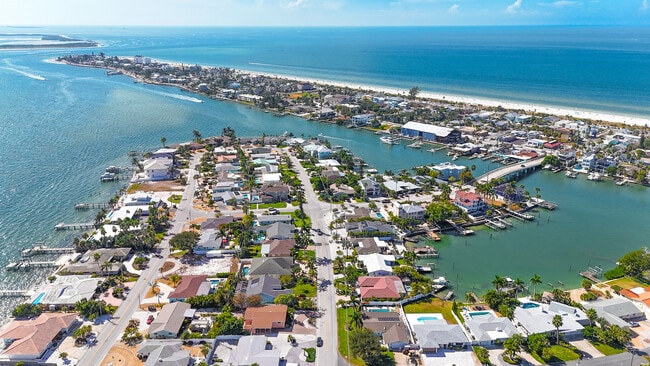 Building Photo - 2173 W Vina Del Mar Blvd