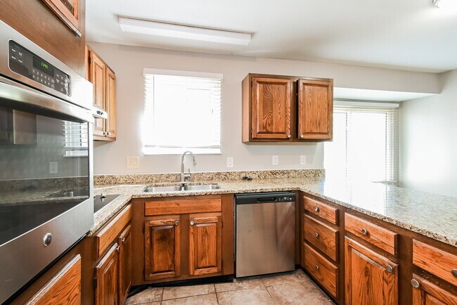 Building Photo - 5 Shining Rock Dr