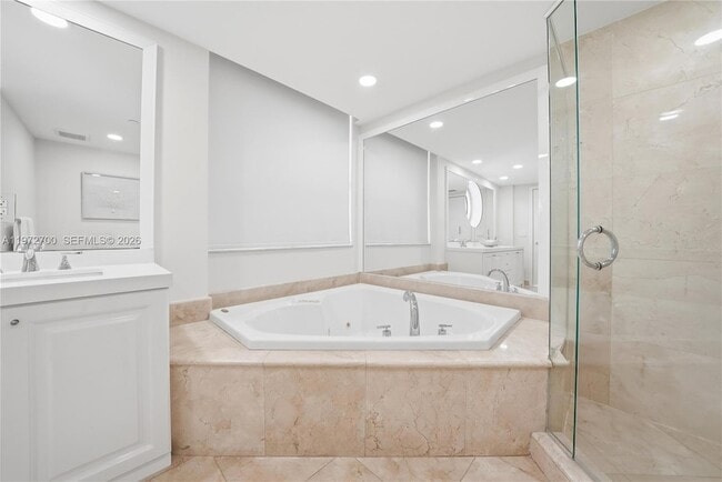 Building Photo - 5801 Collins Ave