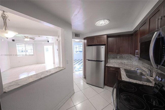 Building Photo - 1701 NE Miami Gardens Dr