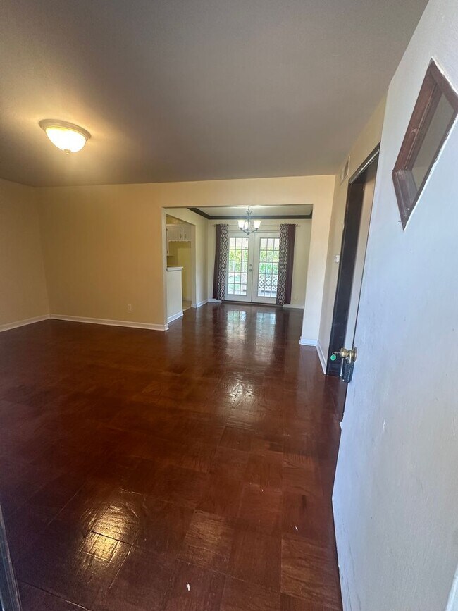 Building Photo - 2524 Eagle Dr