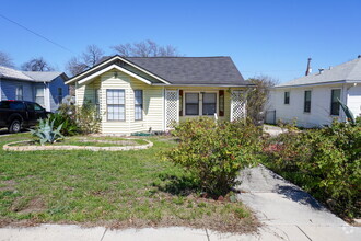 Building Photo - LA Heights 2 Bedroom, 1 Bath Cottage Style...