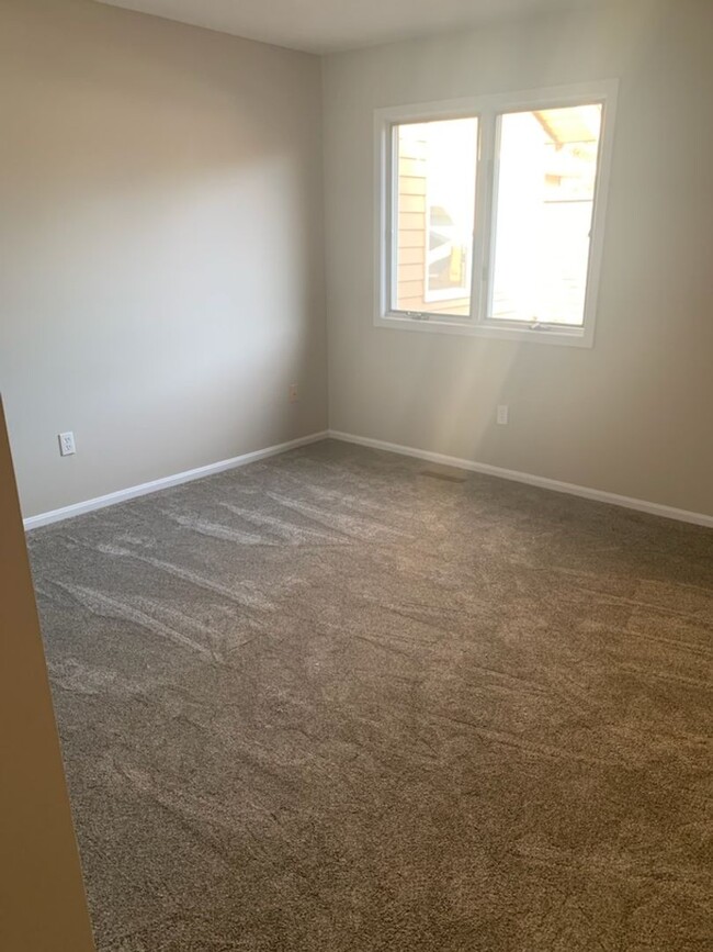 Building Photo - 2 Bedroom 2 1/2 Bath Condo