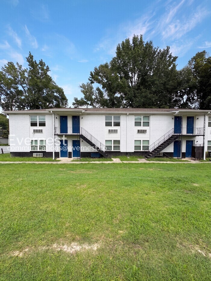 Building Photo - 969 Forest Ave
